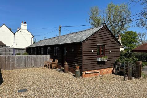 Water Lane, Bovingdon HP3 6 bed barn conversion for sale