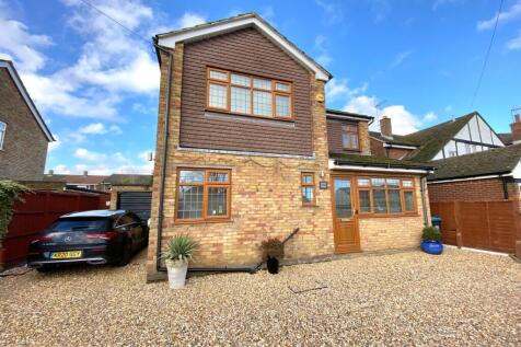 Chesham Road, Bovingdon HP3 4 bed detached house for sale