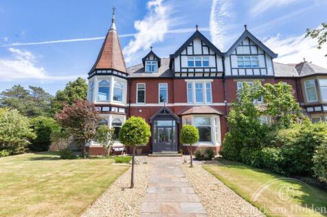 6 bedroom semi-detached house for sale