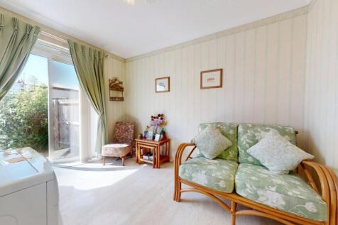 2 bedroom semi-detached bungalow for sale