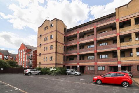 Studio flat for sale