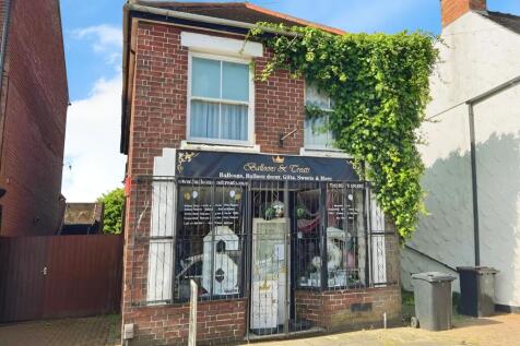 14 Chequer Street, Bulkington... 3 bed detached house for sale