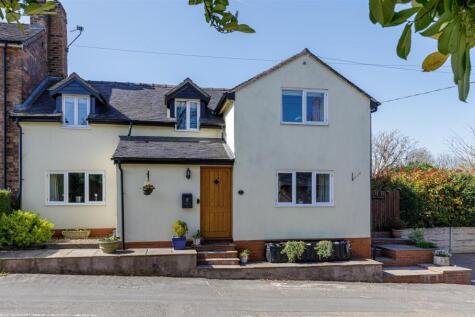 3 bedroom link detached house for sale