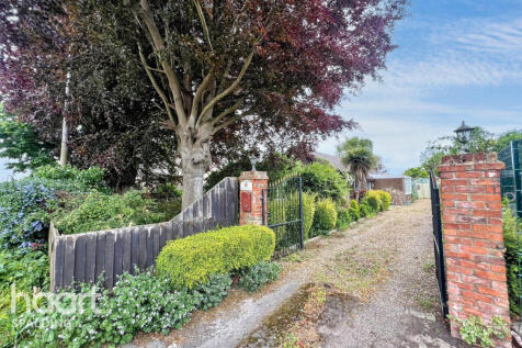 Spalding PE12 3 bed detached bungalow for sale