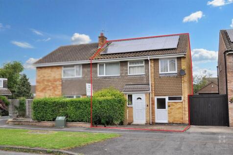 3 bedroom semi-detached house for sale