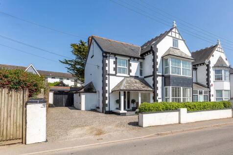 5 bedroom semi-detached house for sale