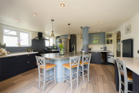4 bedroom detached bungalow for sale
