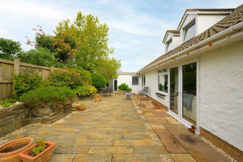 4 bedroom detached bungalow for sale