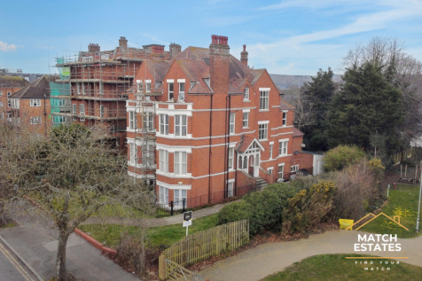 Shorncliffe Road, Folkestone CT20 2 bed apartment for sale