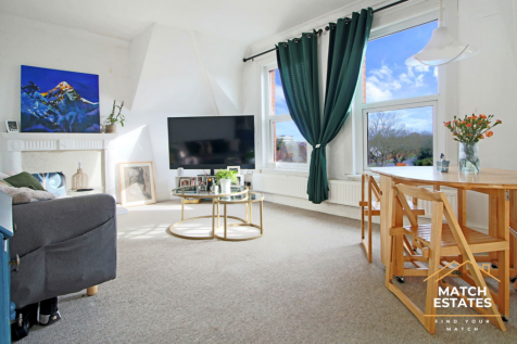 Shorncliffe Road, Folkestone CT20 2 bed apartment for sale