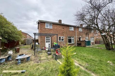 3 bedroom end of terrace house for sale