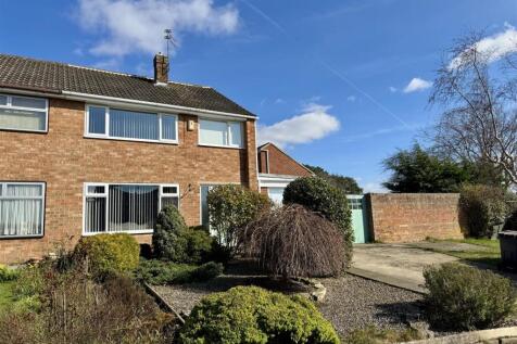 4 bedroom semi-detached house for sale
