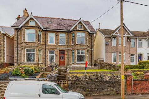 4 bedroom semi-detached house for sale