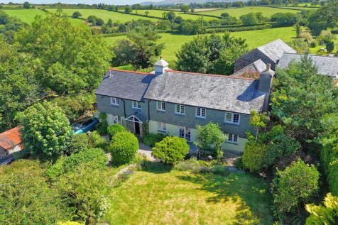 Tavistock PL19 5 bed detached house for sale