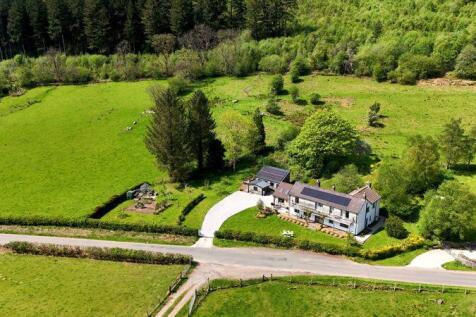 6 bedroom detached house for sale