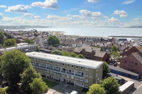 3 bedroom maisonette for sale