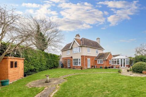 18 Pinewood, Somerset TA11 3 bed detached house for sale