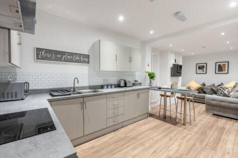 6 bedroom terraced house for sale