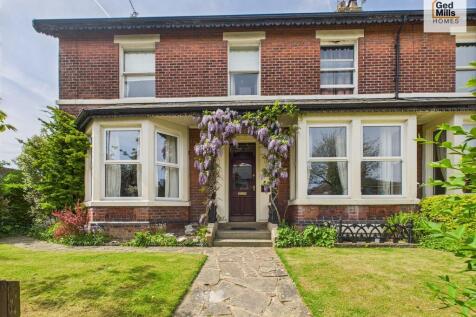 4 bedroom semi-detached house for sale