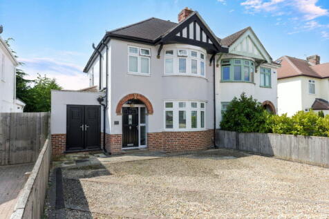 3 bedroom semi-detached house for sale