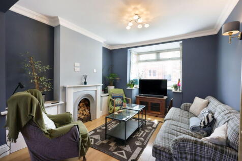 Copt Elm Road, Cheltenham GL53 2 bed semi