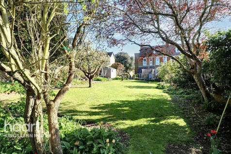 5 bedroom semi-detached house for sale