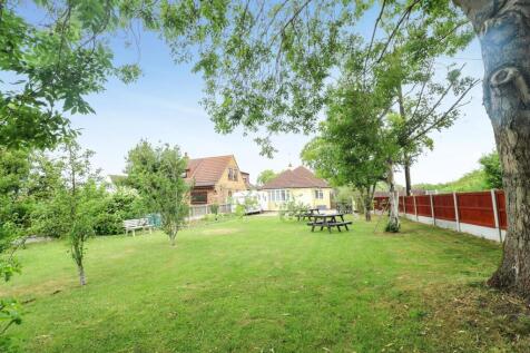 4 bedroom detached bungalow for sale