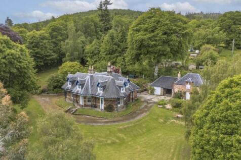 6 bedroom detached house for sale