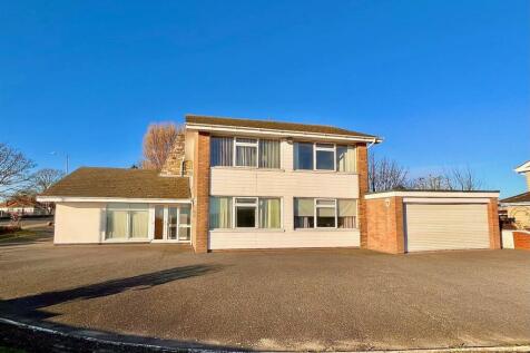 North Drive, Great Yarmouth 4 bed house for sale