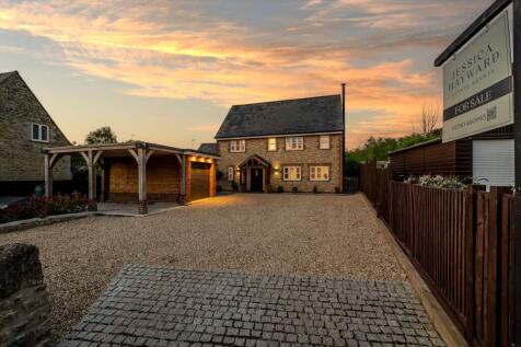 5 bedroom detached house for sale