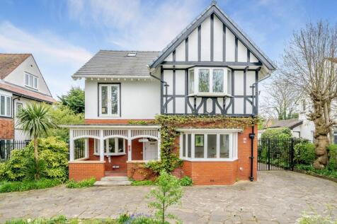 6 bedroom detached house for sale