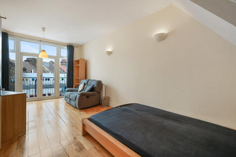3 bedroom town house for sale