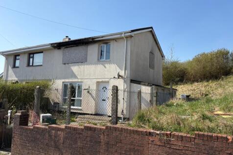 Semi-detached house for sale
