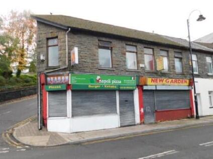 End of terrace house for sale