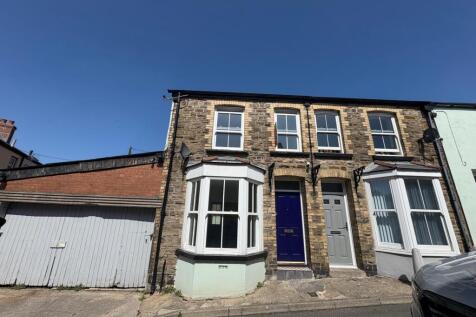 End of terrace house for sale