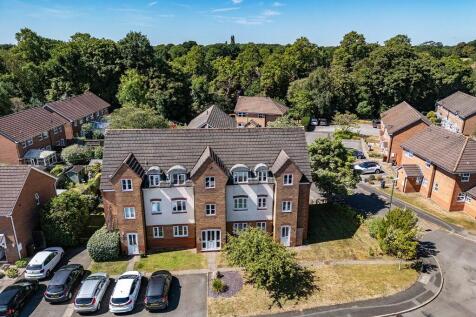 2 bedroom ground floor flat for sale