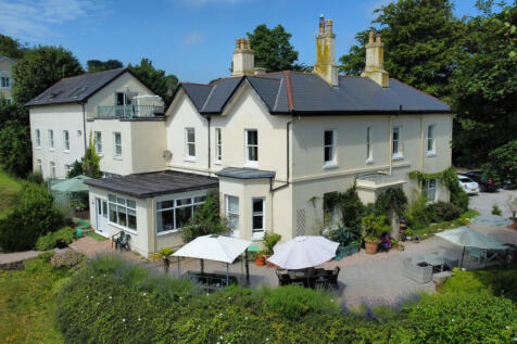 16 bedroom detached house for sale