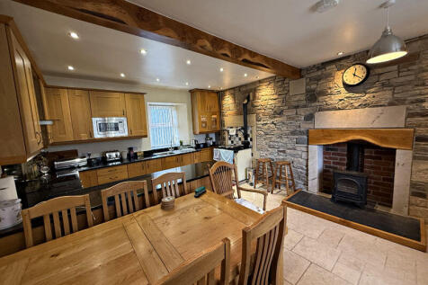 2 bedroom detached house for sale