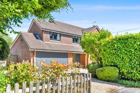 Telegraph Lane, Alton GU34 4 bed detached house for sale