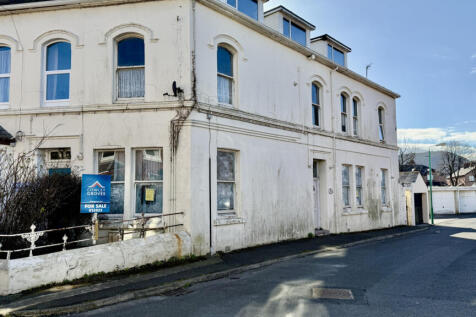 Studio flat for sale