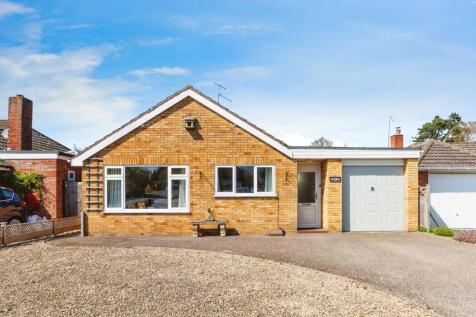2 bedroom detached bungalow for sale