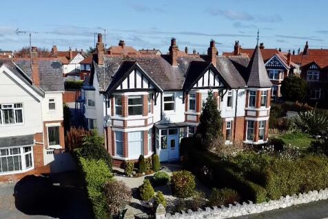 13A Llannerch Road East, Rhos on Sea... 2 bed flat for sale