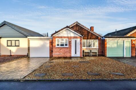 Bushfield Road, Wolverhampton WV7 2 bed detached bungalow for sale