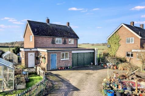 Shackerley Lane, Wolverhampton WV7 3 bed detached house for sale