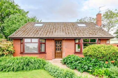 Wigan Road, Wigan WN4 2 bed detached bungalow for sale