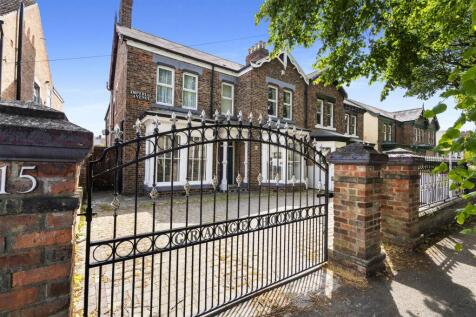 5 bedroom semi-detached house for sale