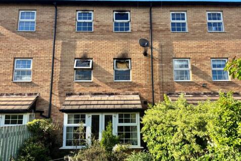 4 bedroom terraced house for sale