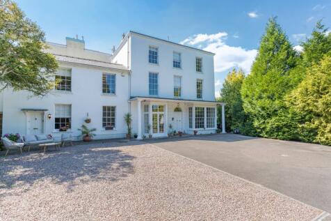 6 bedroom semi-detached house for sale