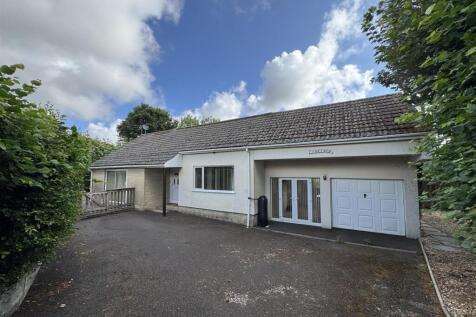 4 bedroom detached bungalow for sale