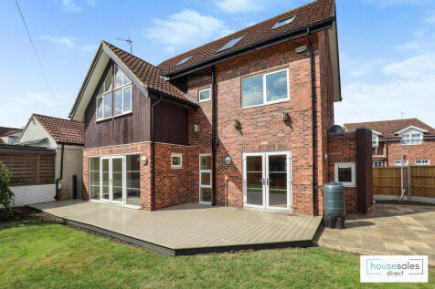 6 bedroom detached house for sale